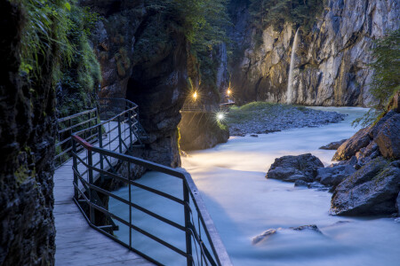 Abendbeleuchtung Aareschlucht 9