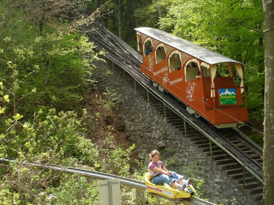 Nostalgische Drahtseilbahn von Interlaken auf die Heimwehfluh