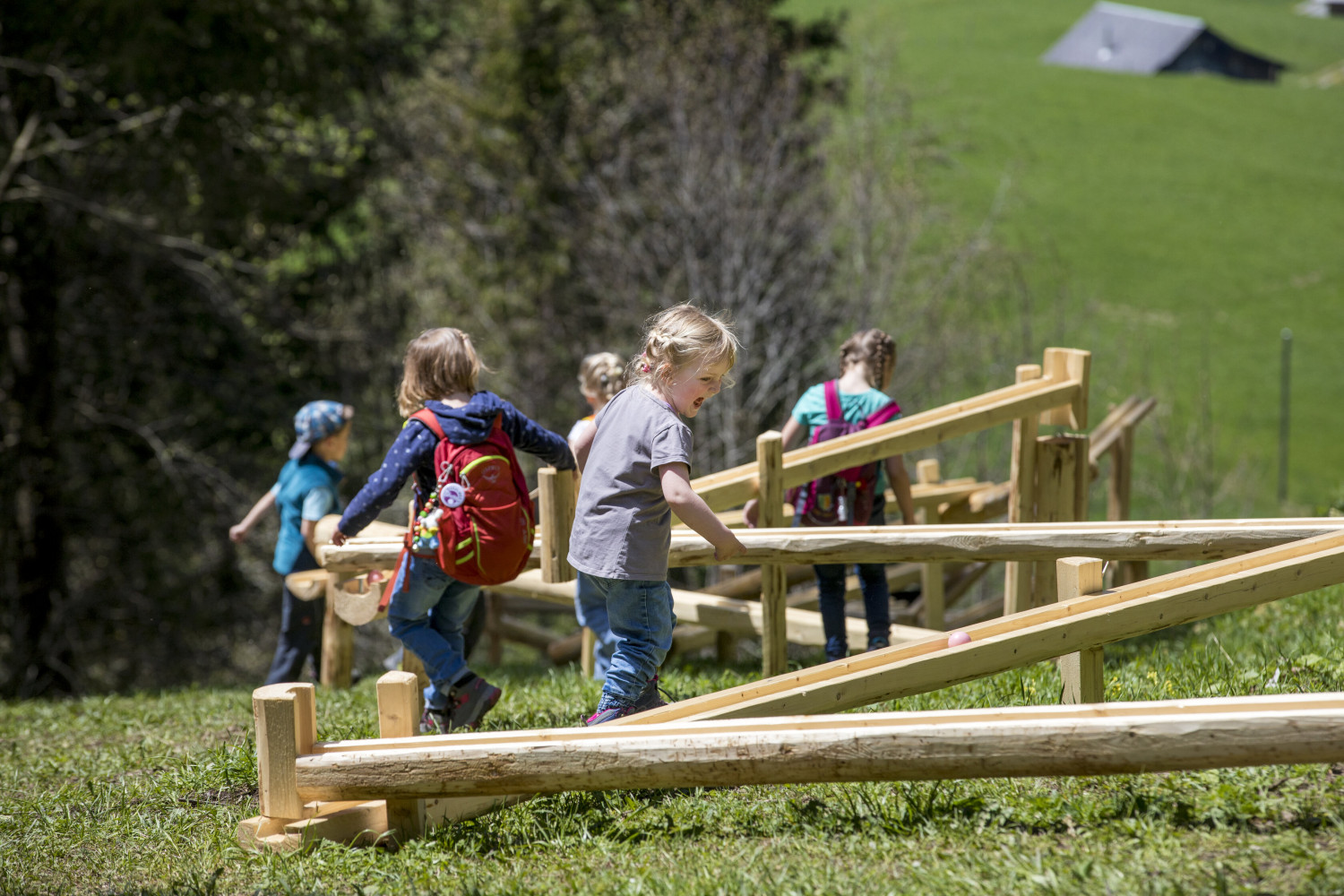 2021 Kugelweg Kinder spielen Meiringen Hasliberg
