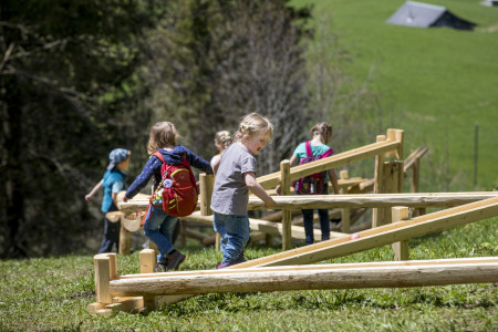 2021 Kugelweg Kinder spielen Meiringen Hasliberg
