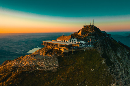 Berghaus von oben Niesen