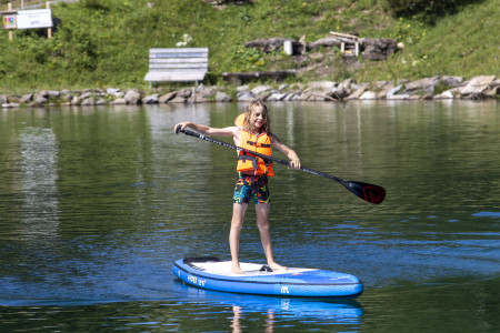 Kind SUP Brandsee Elsigenalp