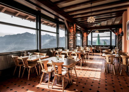Das Stube des Restaurants auf dem Harder Kulm mit sensationeller Aussicht