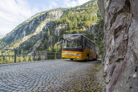 Postautopässefahrt über die Grimsel