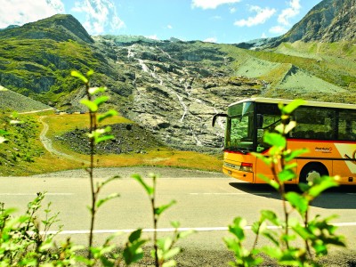 Postauto im vielseitigen und spannenden Oberwallis