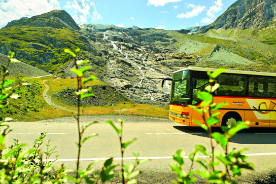 Postauto im vielseitigen und spannenden Oberwallis