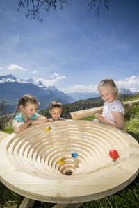 2021 Kugelweg Kinder wandern Meiringen Hasliberg