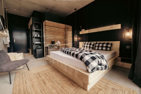 Bretterhotel Trauffer verkleinert